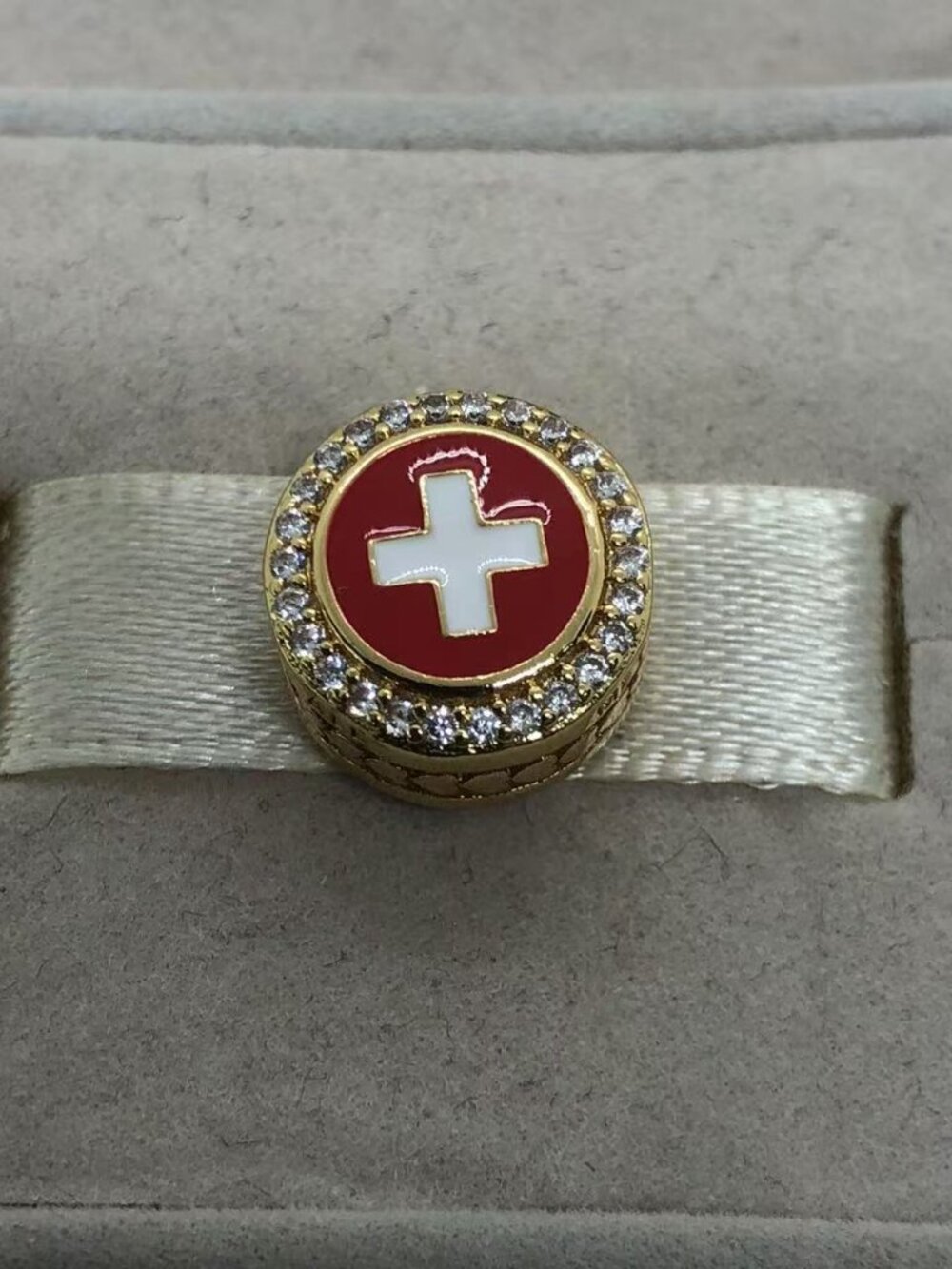 ✨🔥Pandora Exclusive Country of Switzerland Flag Button charm